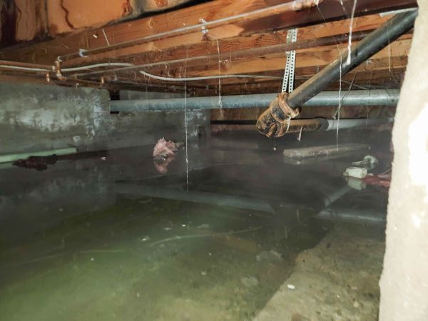 Crawlspace Water Restoration in Hamilton